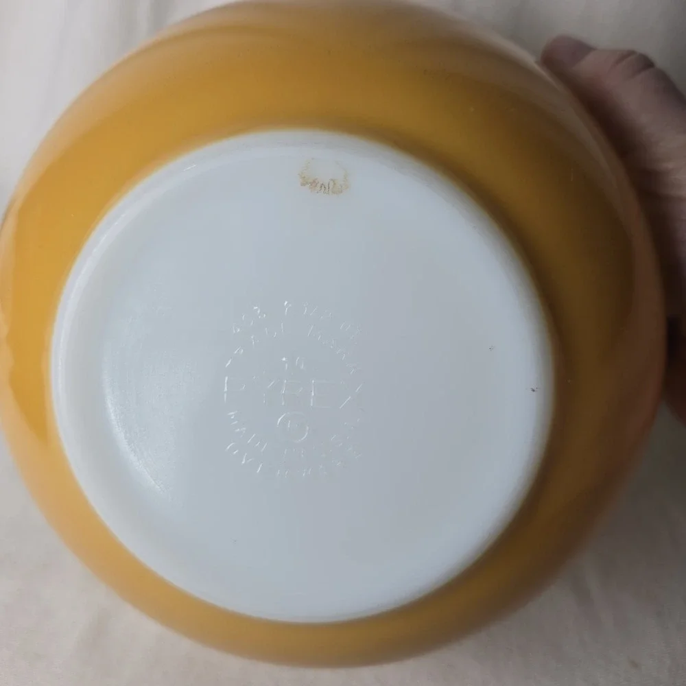 Pyrex Vintage Butterfly Gold 2-1/2 Qt Mixing Bowl # 403
